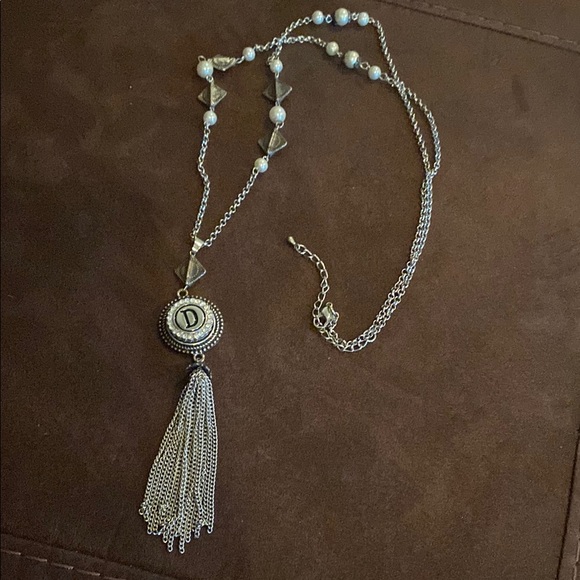 Jewelry - Elegant Silver Tassel Necklace